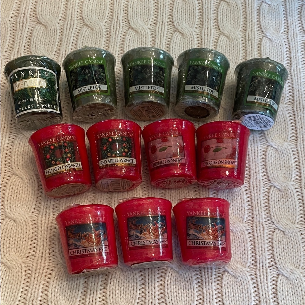 12 Yankee Candle Christmas Votives. 4 different scents discontinued Mistletoe